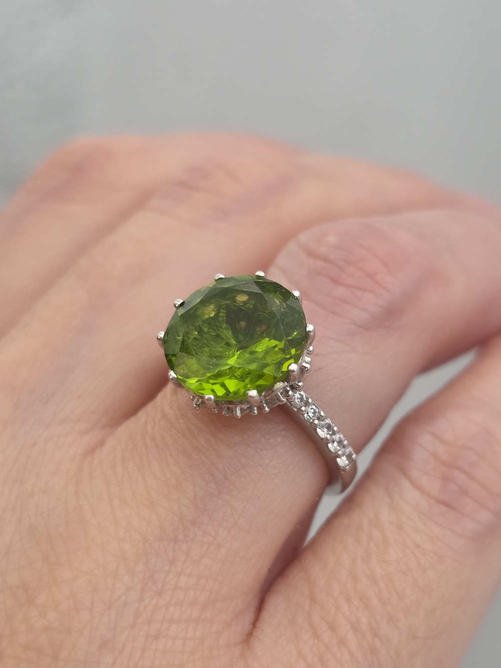 Peridot Sterling Silver 925 Ring Size 6